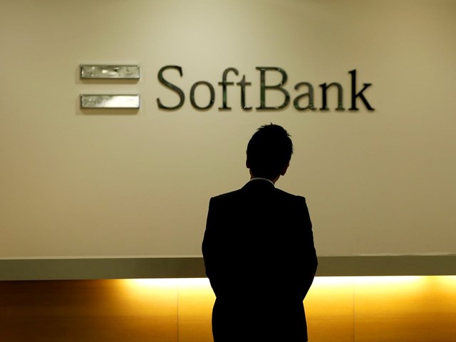 Trở về nước những năm 1980, Son th&agrave;nh lập SoftBank v&agrave; ph&aacute;t triển c&ocirc;ng ty n&agrave;y trở th&agrave;nh một trong những tập đo&agrave;n lớn nhất tại Nhật. Đến nay, SoftBank đ&atilde; r&oacute;t h&agrave;ng tỷ USD v&agrave;o c&aacute;c startup c&ocirc;ng nghệ Uber, WeWork, DoorDash&hellip; th&ocirc;ng qua quỹ đầu tư Vision Fund 100 tỷ USD. Ảnh:&nbsp;Reuters.